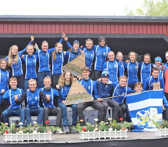 IFK Göteborg-löparna jublar efter seger i Mixklassen på Stafettligan 2025.