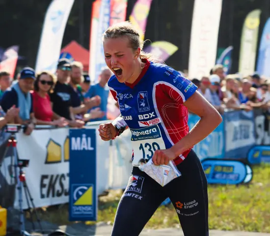 Hanna Lundberg springer i mål under SM i Nyköping