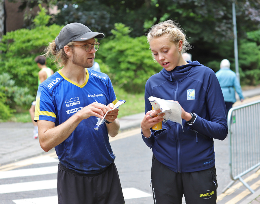 Hanna Lundberg diskuterar med Gustav Bergman efter torsdagens Model Event. Bild: Johan Trygg.