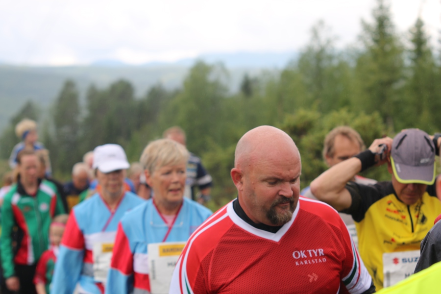 Jan i folkhavet på väg till start