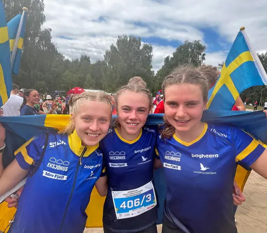 Trion som tog hem EYOC-stafetten. Från vänster: Tuva Sirviö, Freja Hjerne och Tilia Olsson. 
